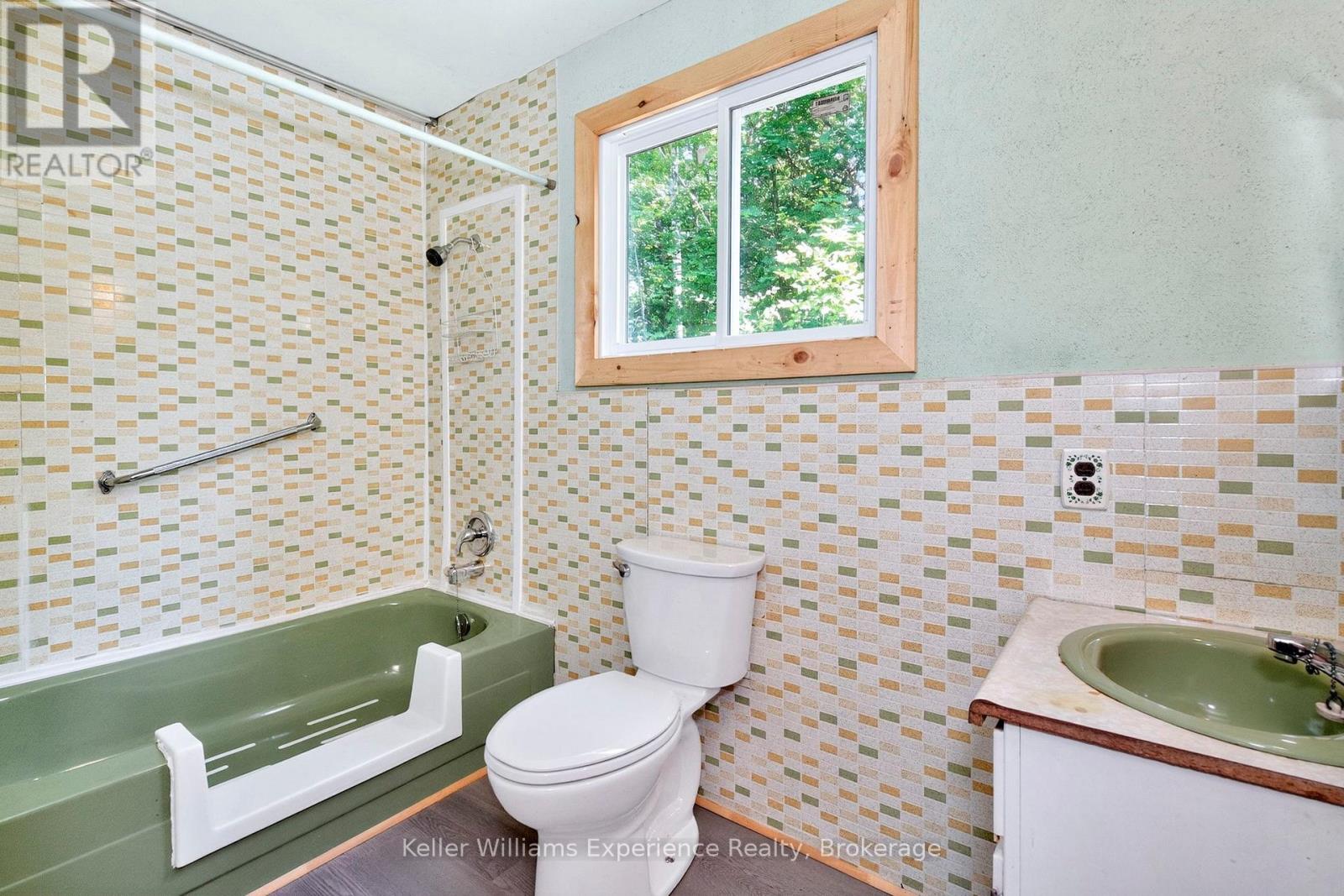 180&184 Silver Birch Crescent, Tay, Ontario  L0K 1R0 - Photo 21 - S12557838