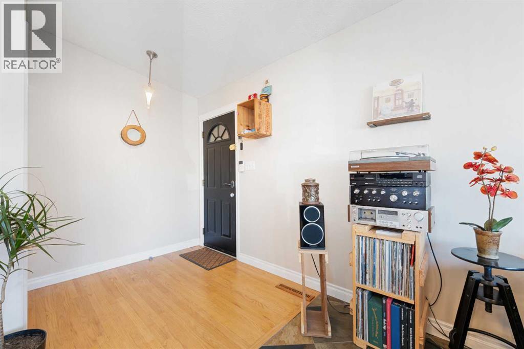 1043 32 Avenue Nw, Calgary, Alberta  T2K 0B3 - Photo 4 - A2267786