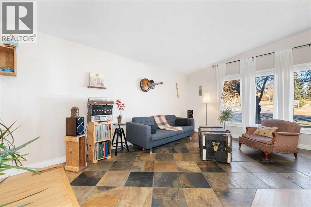 1043 32 Avenue Nw, Calgary, Alberta  T2K 0B3 - Photo 5 - A2267786