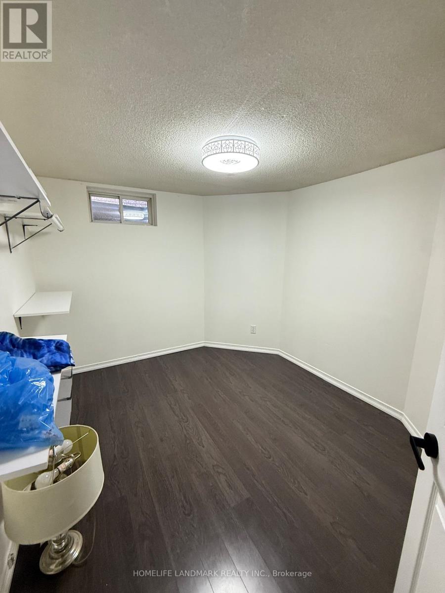 5932 Hemingway Road, Mississauga, Ontario  L5M 5M1 - Photo 3 - W12557702