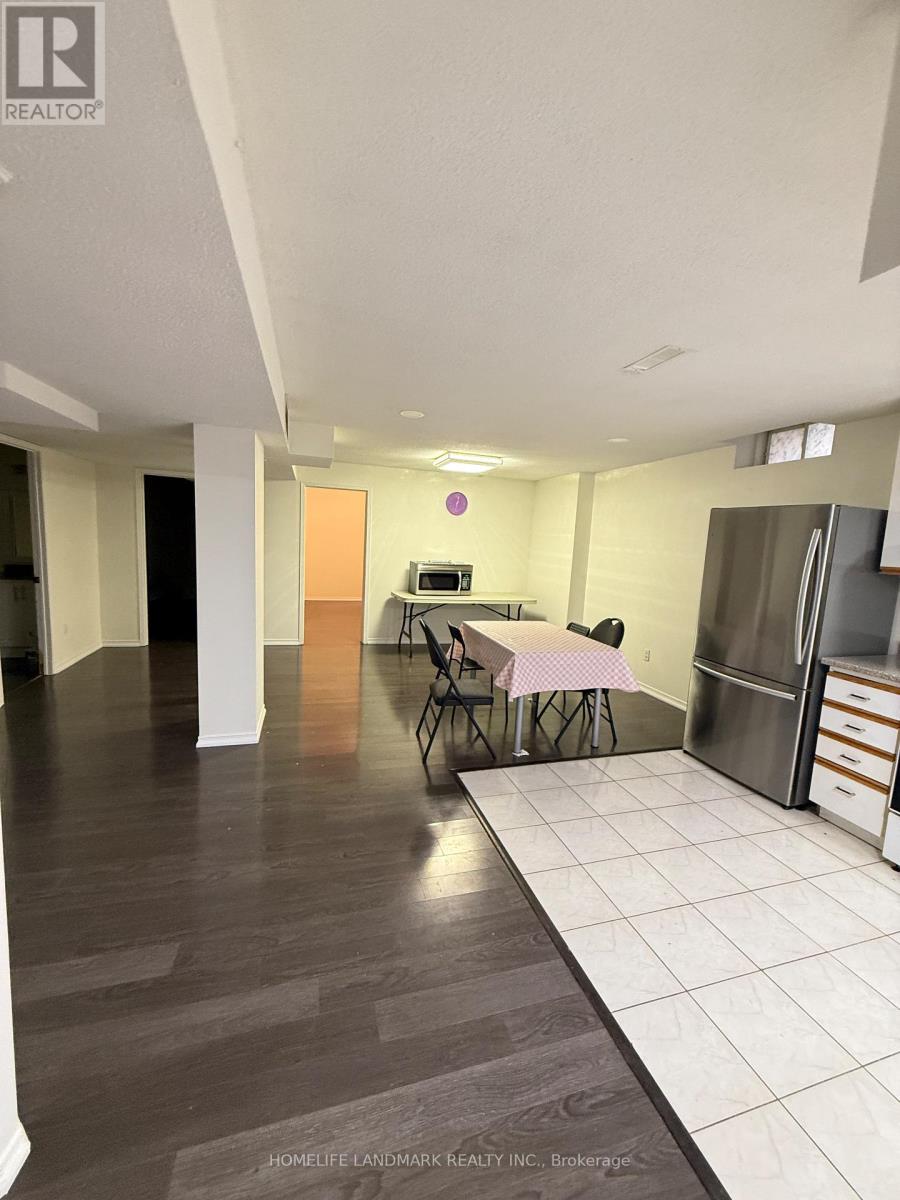 5932 Hemingway Road, Mississauga, Ontario  L5M 5M1 - Photo 4 - W12557702