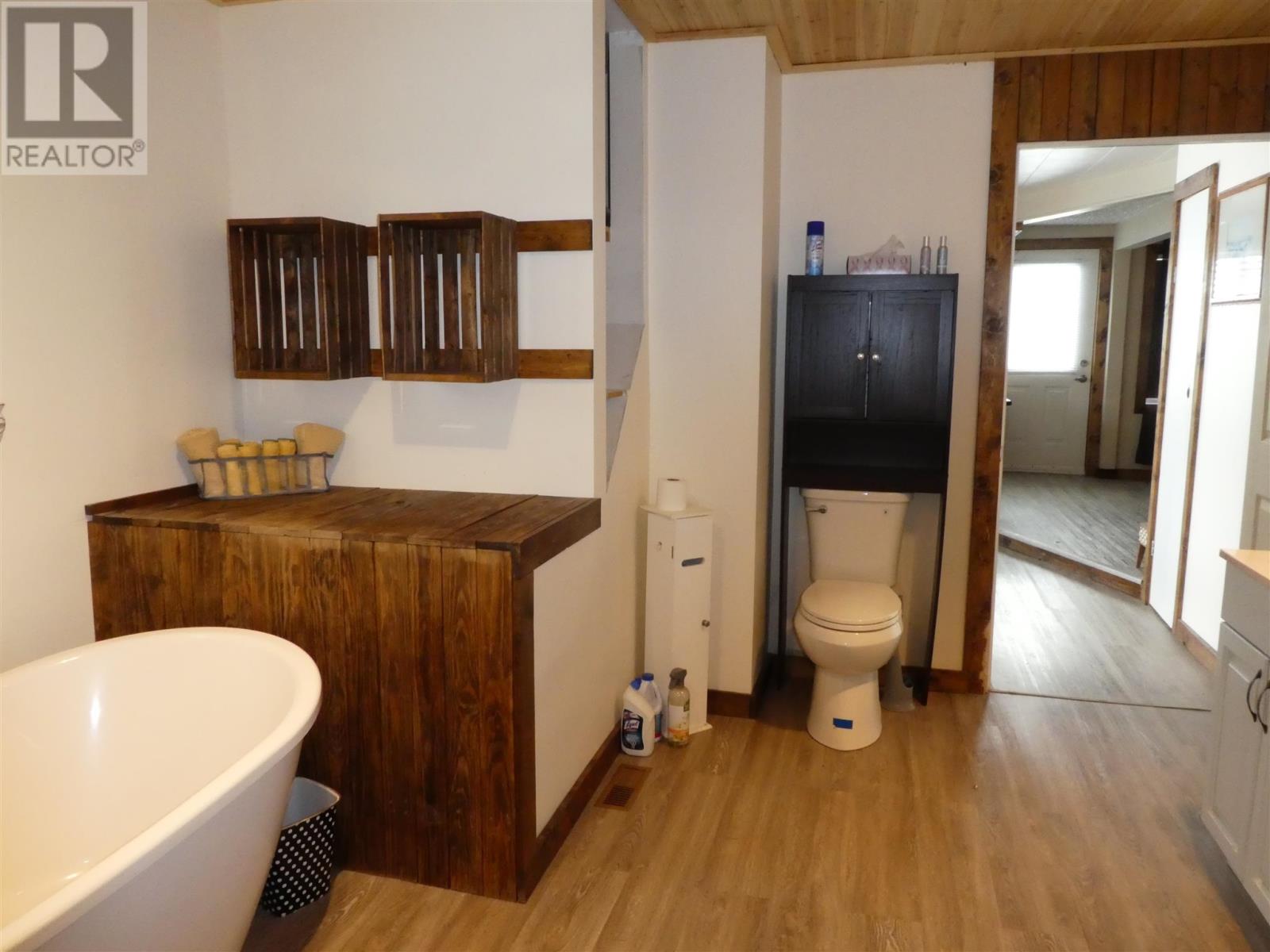 150 Dieppe Rd, Longlac, Ontario  P0T 2A0 - Photo 8 - TB250764