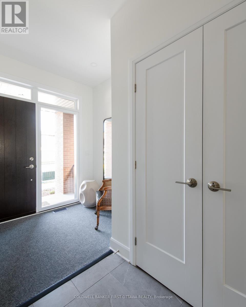 1702 Roterdam Circle, Ottawa, Ontario  K2W 0N5 - Photo 2 - X12557762