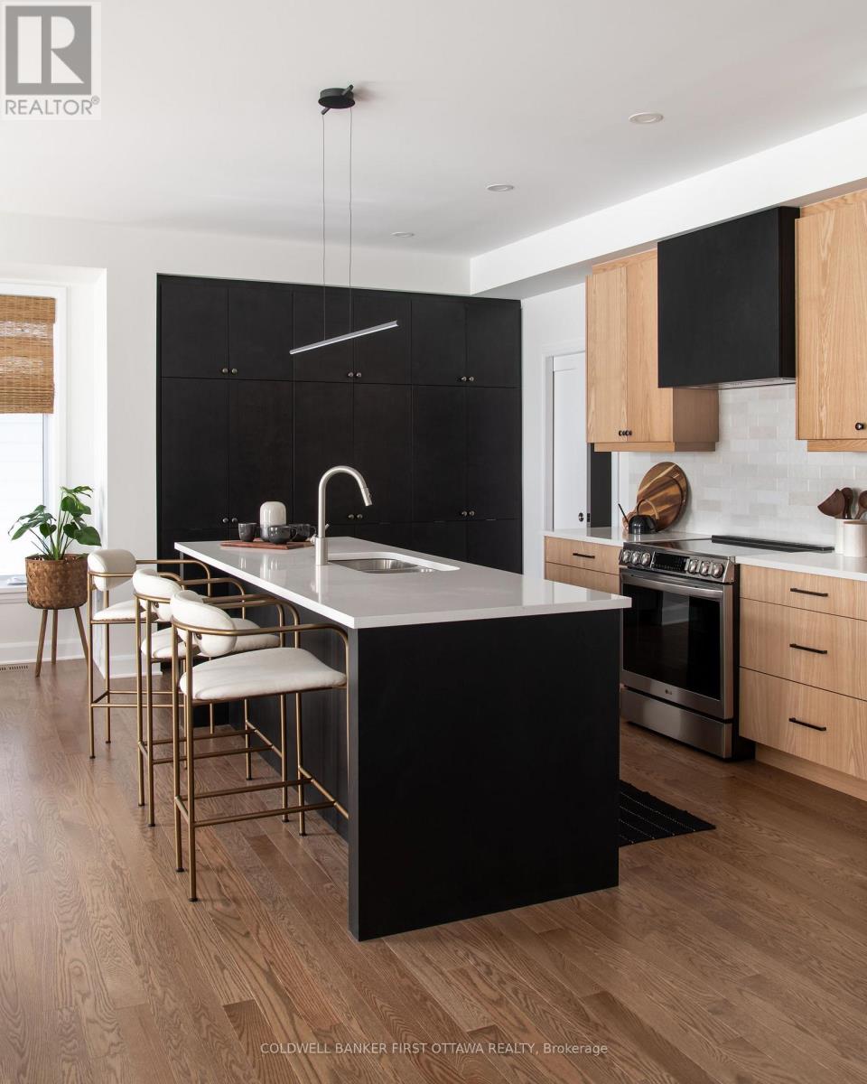 1702 Roterdam Circle, Ottawa, Ontario  K2W 0N5 - Photo 5 - X12557762