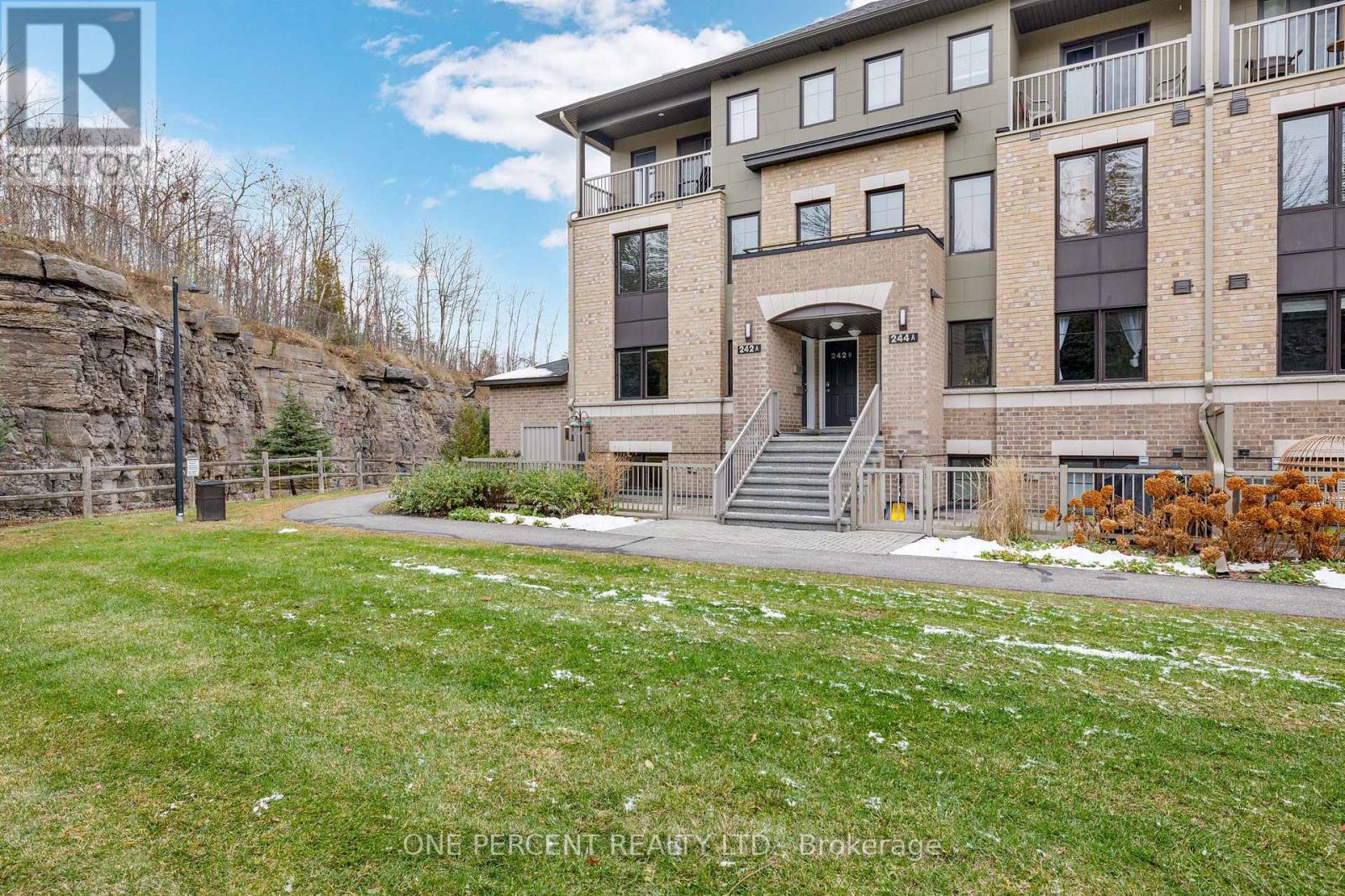 242 Titanium Private, Ottawa, Ontario  K1C 0A5 - Photo 2 - X12557788