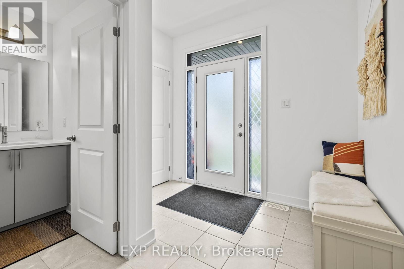 50 Angel Heights, Ottawa, Ontario  K2S 2N4 - Photo 4 - X12557830