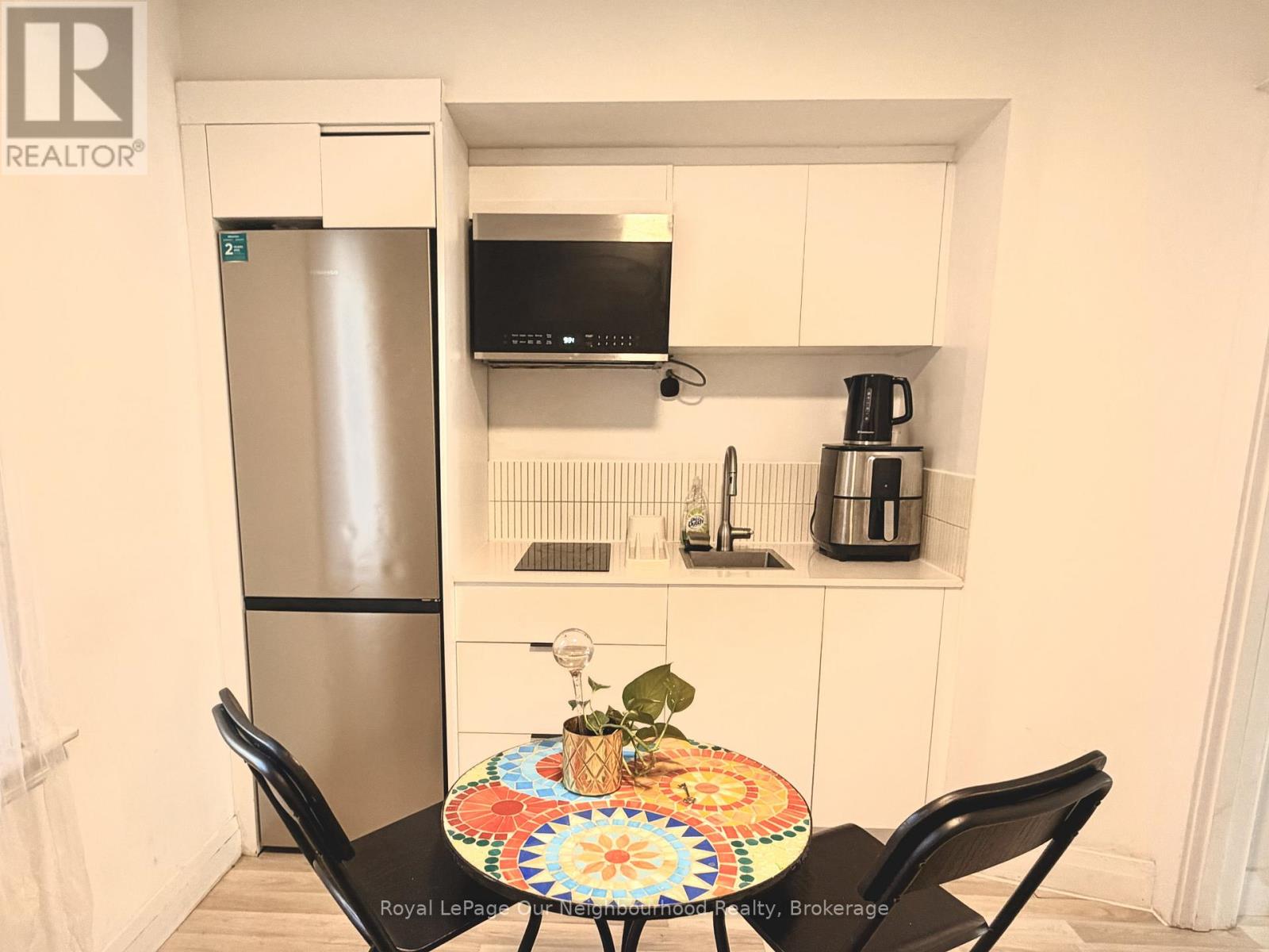 Upper - 196 Walnut Street S, Hamilton, Ontario  L8N 2M1 - Photo 5 - X12557732