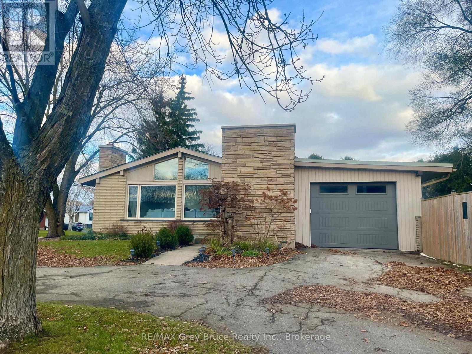 161 1st Avenue N, Arran-Elderslie, Ontario  N0H 2N0 - Photo 2 - X12556142