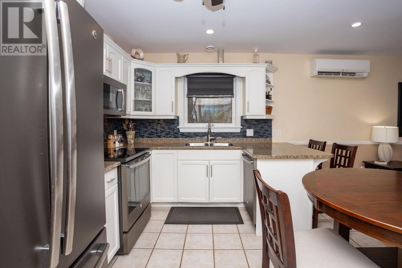 86e Orlebar Street, Charlottetown, Prince Edward Island  C1A 4X8 - Photo 4 - 202528227