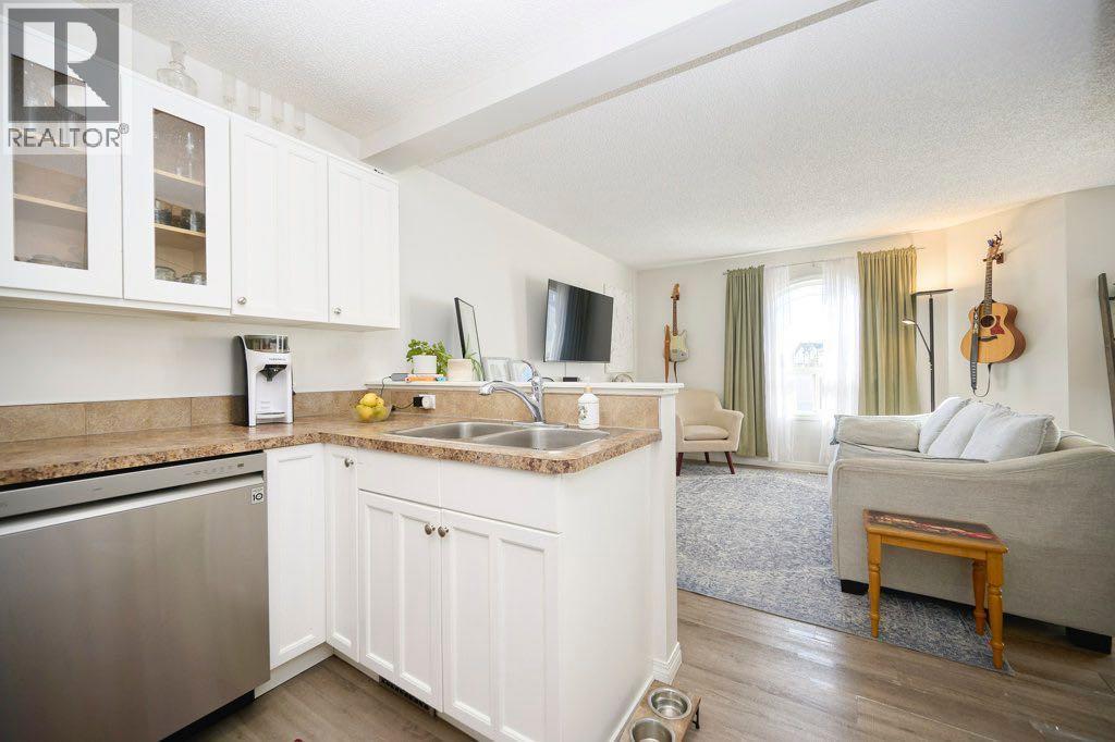 165 Bayside Point Sw, Airdrie, Alberta  T4B 2Z2 - Photo 10 - A2266703