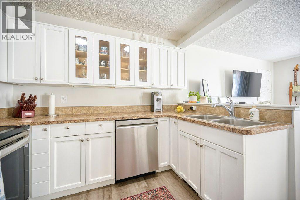 165 Bayside Point Sw, Airdrie, Alberta  T4B 2Z2 - Photo 9 - A2266703