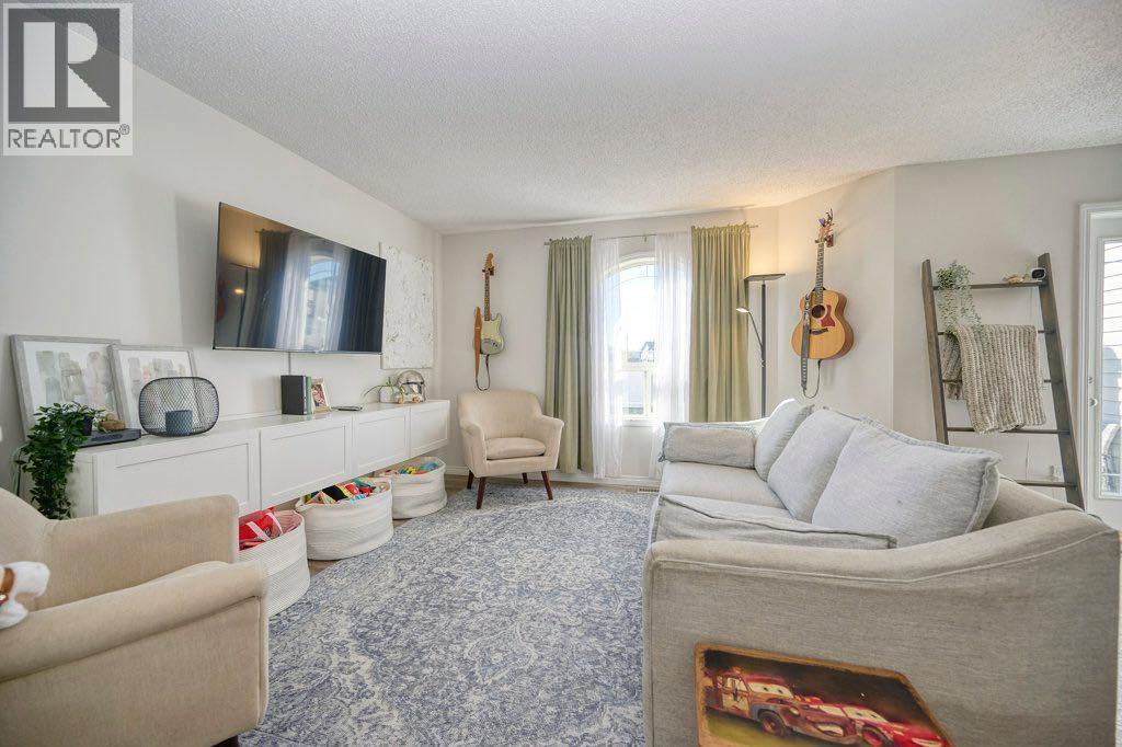 165 Bayside Point Sw, Airdrie, Alberta  T4B 2Z2 - Photo 2 - A2266703