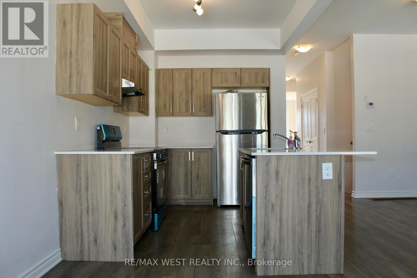 26 Glacier Crescent, Belleville, Ontario K8N 0T7 - Photo 6 - X12454354