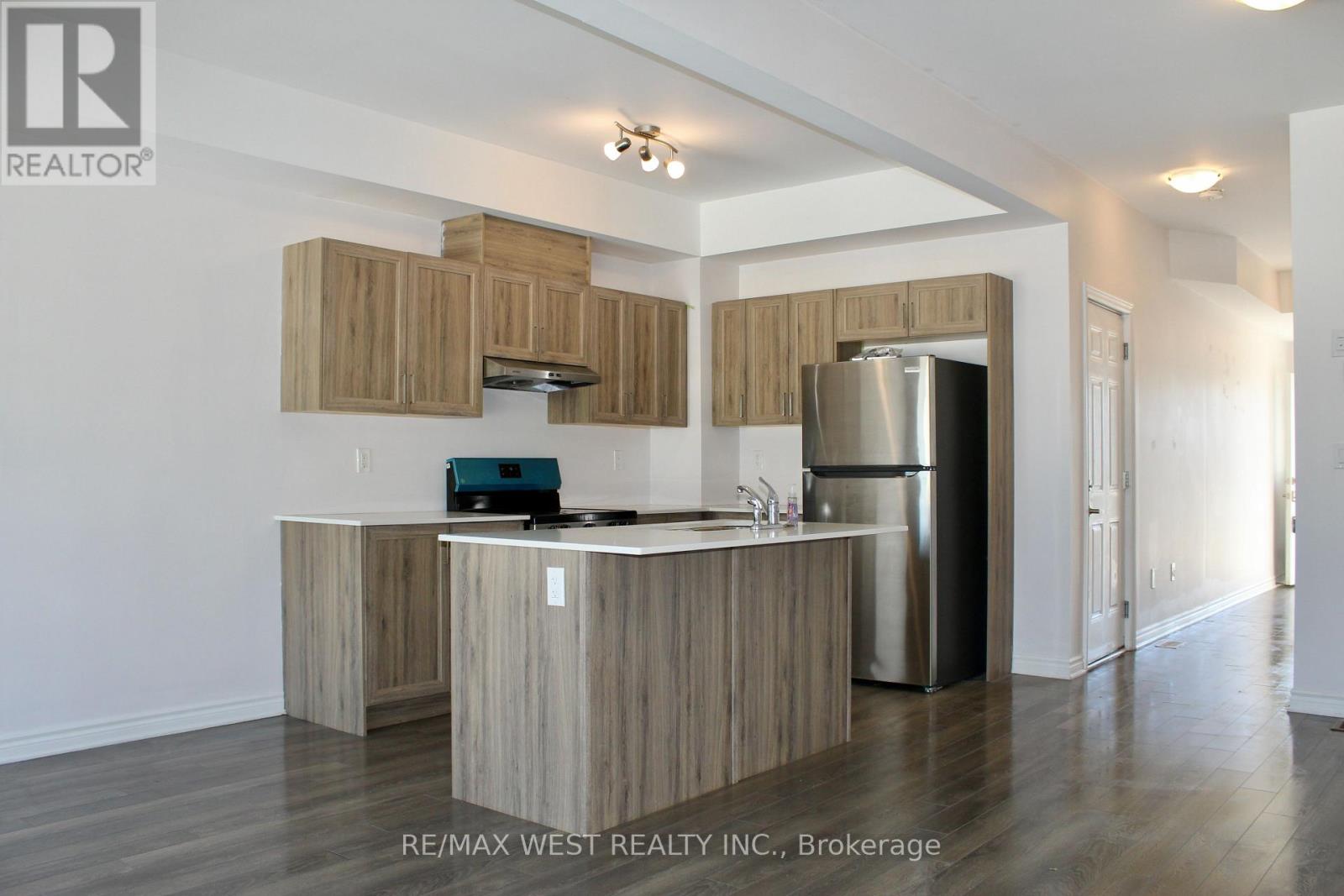 26 Glacier Crescent, Belleville, Ontario K8N 0T7 - Photo 5 - X12454354