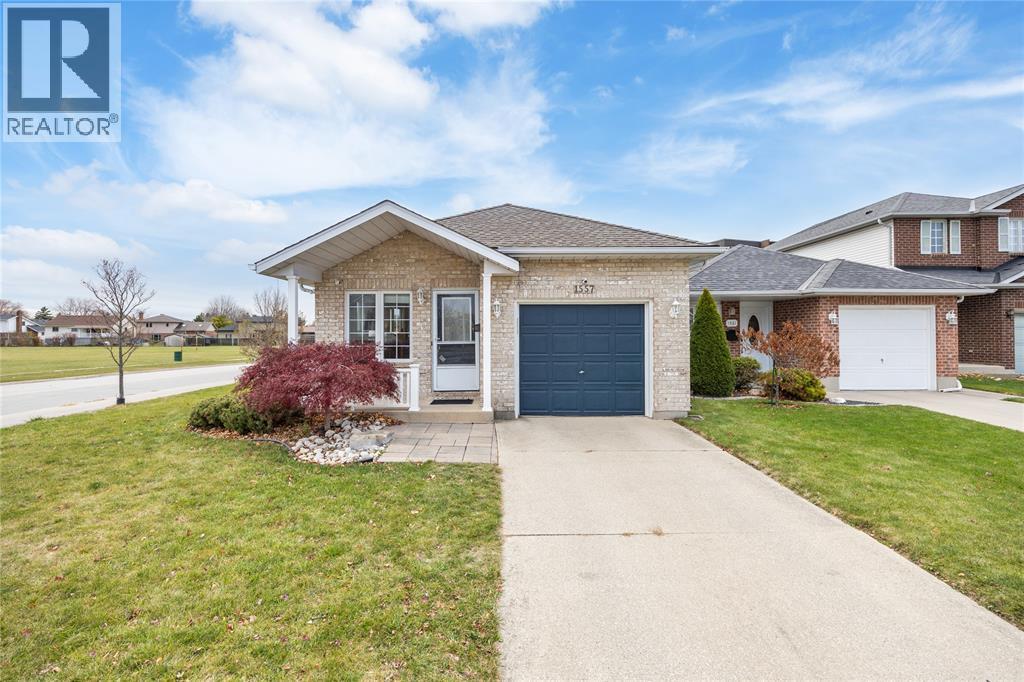 1557 AFTON COURT, Sarnia, Ontario