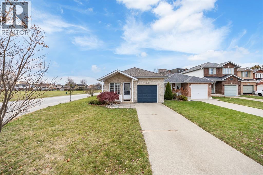 1557 Afton Court, Sarnia, Ontario  N7S 5Y3 - Photo 4 - 25029082