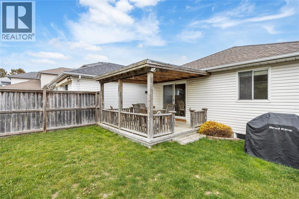 1557 Afton Court, Sarnia, Ontario  N7S 5Y3 - Photo 8 - 25029082