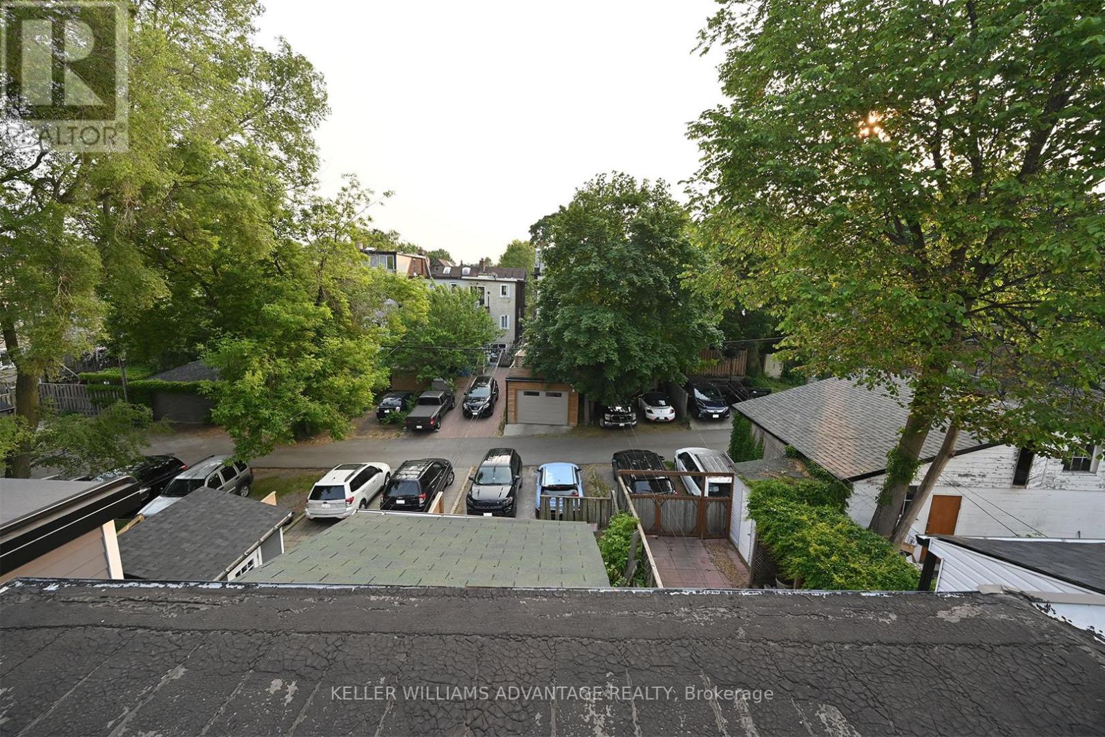 Upper - 370 Woodbine Avenue, Toronto, Ontario  M4L 3P6 - Photo 17 - E12557772