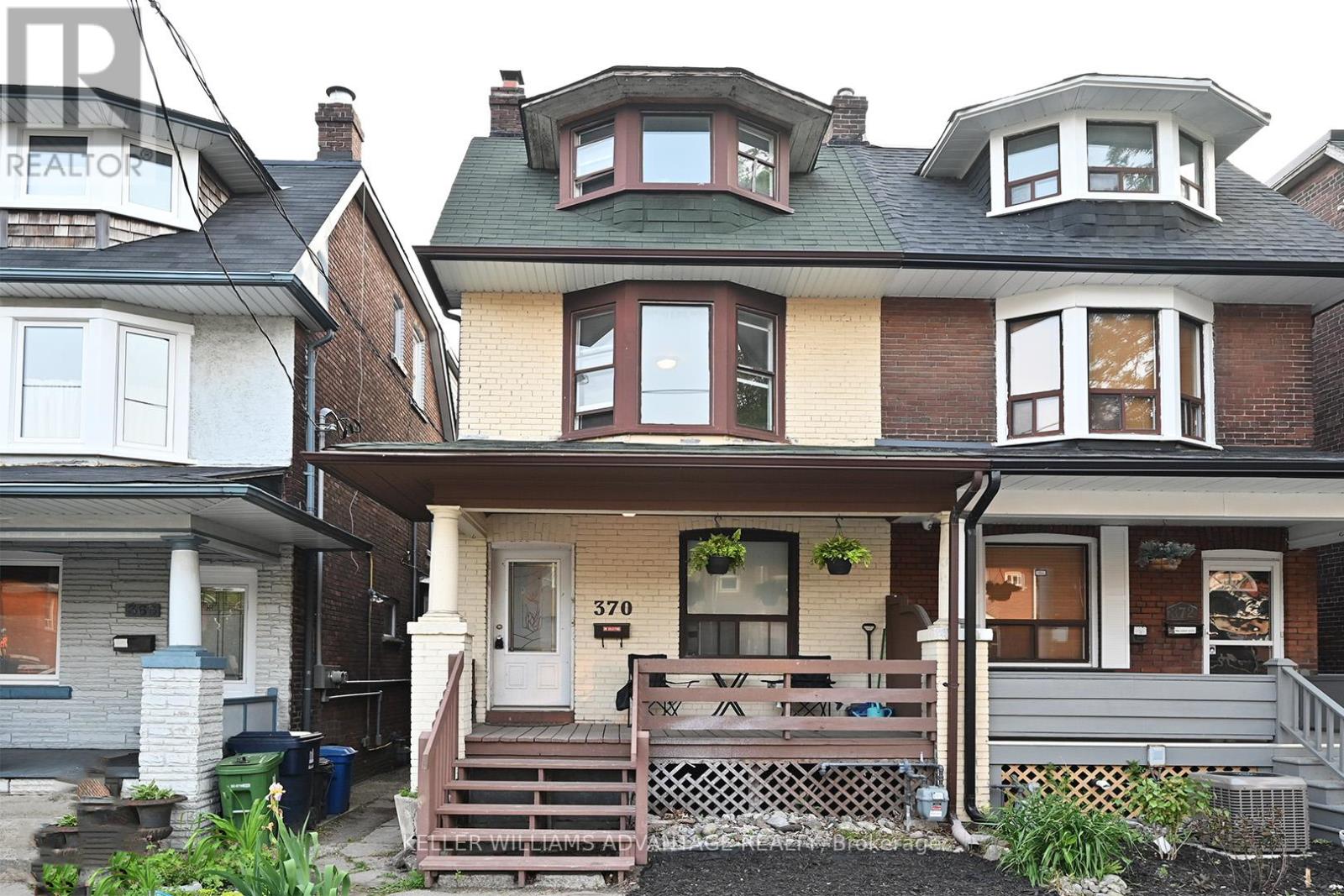 Upper - 370 Woodbine Avenue, Toronto, Ontario  M4L 3P6 - Photo 2 - E12557772