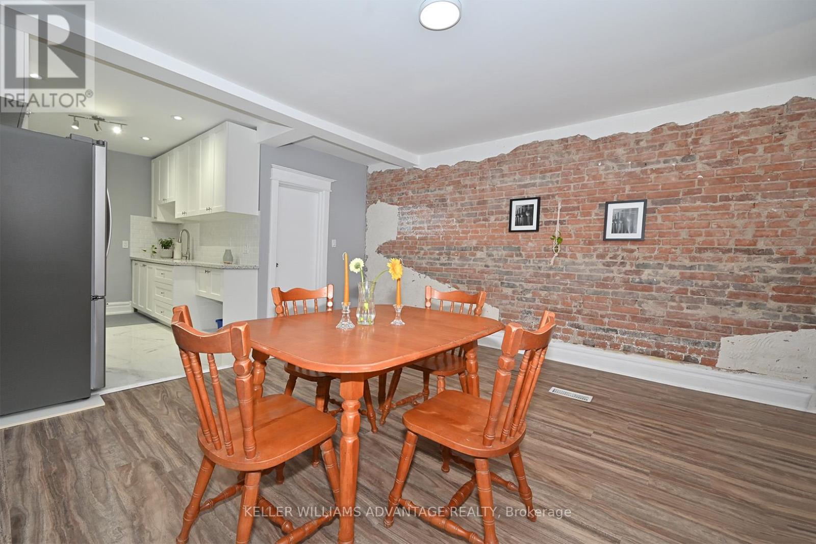 Upper - 370 Woodbine Avenue, Toronto, Ontario  M4L 3P6 - Photo 3 - E12557772