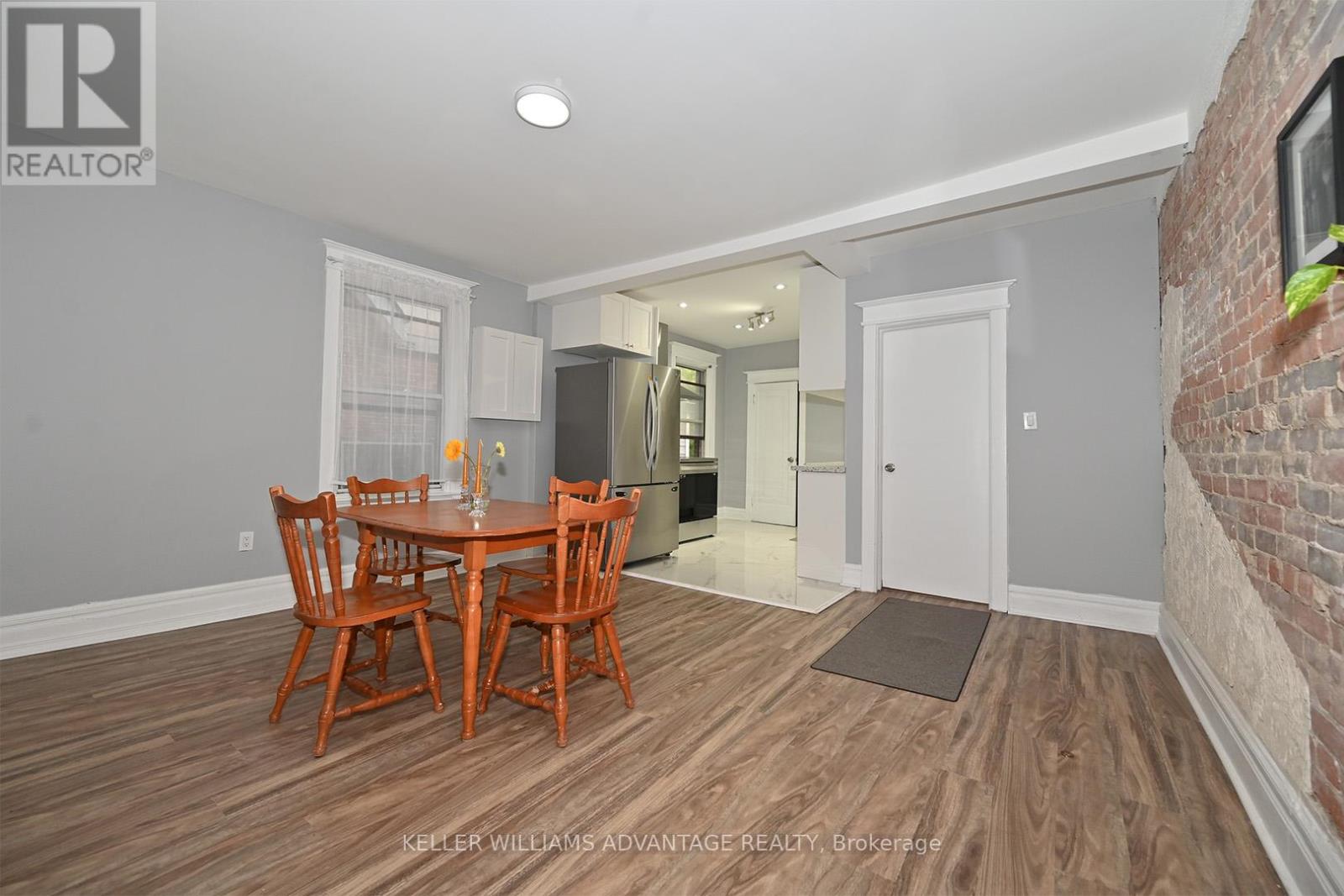 Upper - 370 Woodbine Avenue, Toronto, Ontario  M4L 3P6 - Photo 4 - E12557772