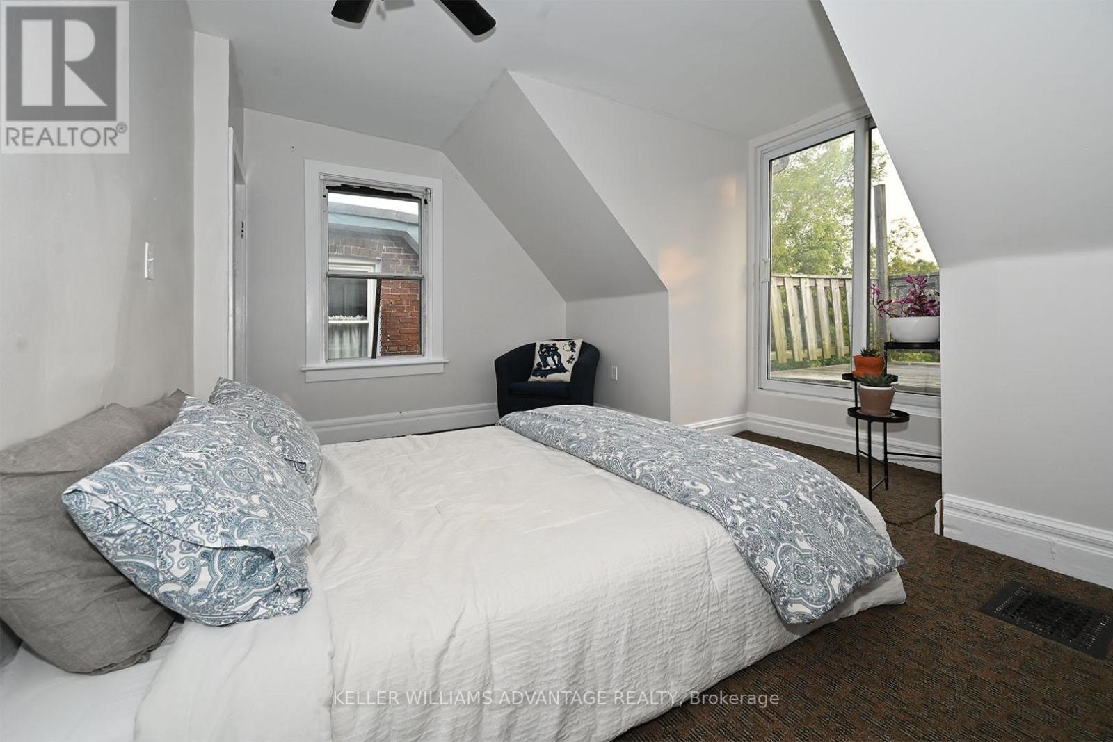 Upper - 370 Woodbine Avenue, Toronto, Ontario  M4L 3P6 - Photo 6 - E12557772