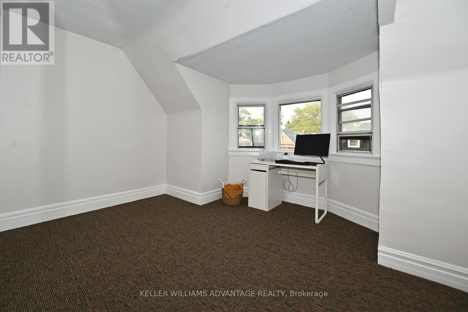 Upper - 370 Woodbine Avenue, Toronto, Ontario  M4L 3P6 - Photo 7 - E12557772