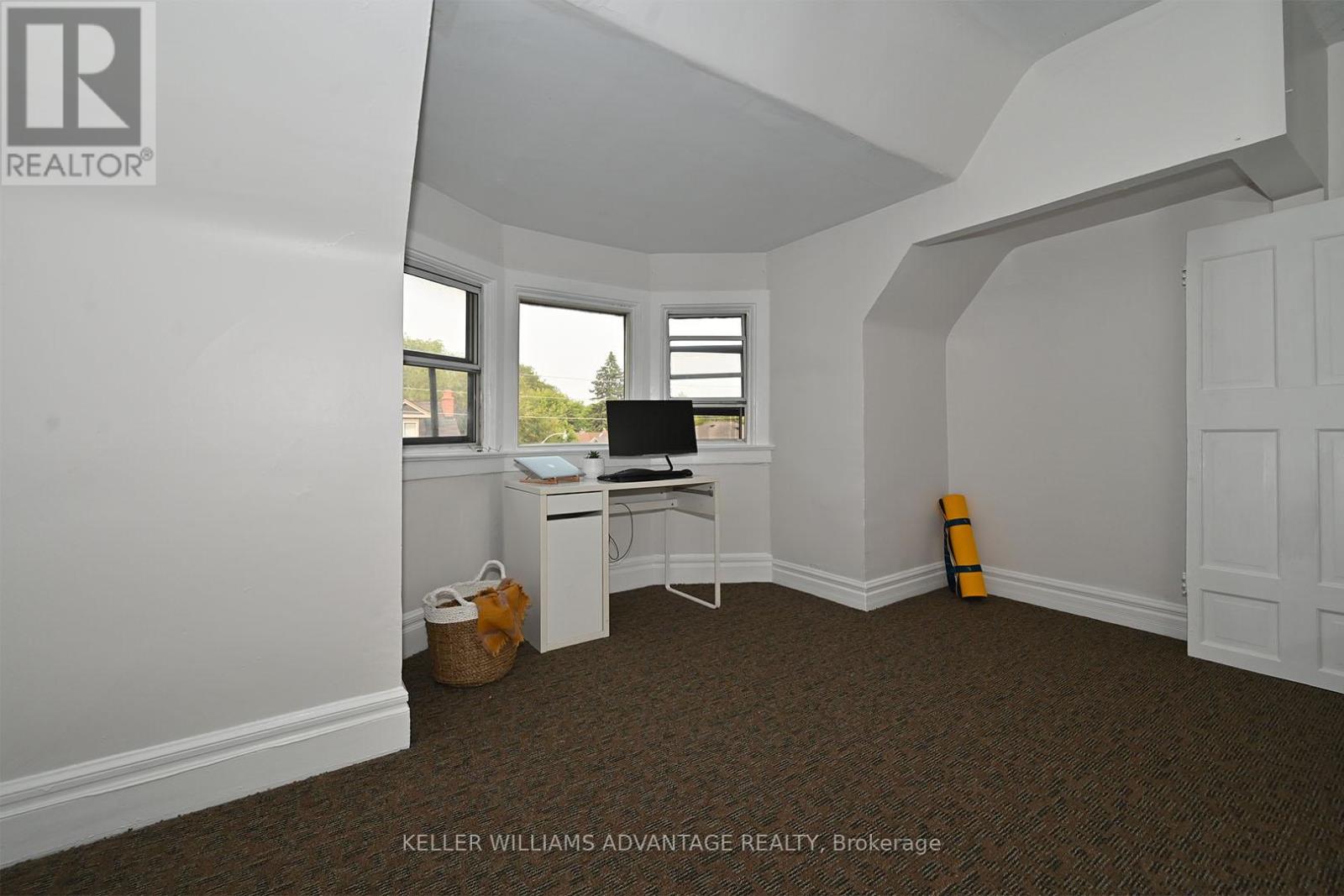 Upper - 370 Woodbine Avenue, Toronto, Ontario  M4L 3P6 - Photo 8 - E12557772