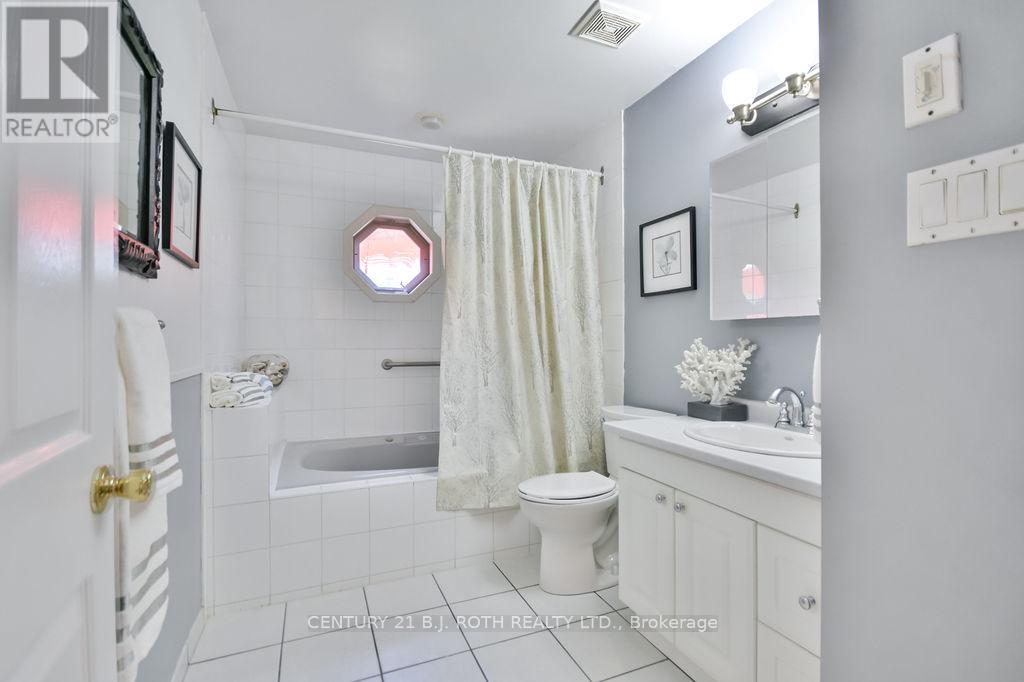 924 Vicrol Drive, Innisfil, Ontario L9S 1V4 - Photo 12 - N12557758