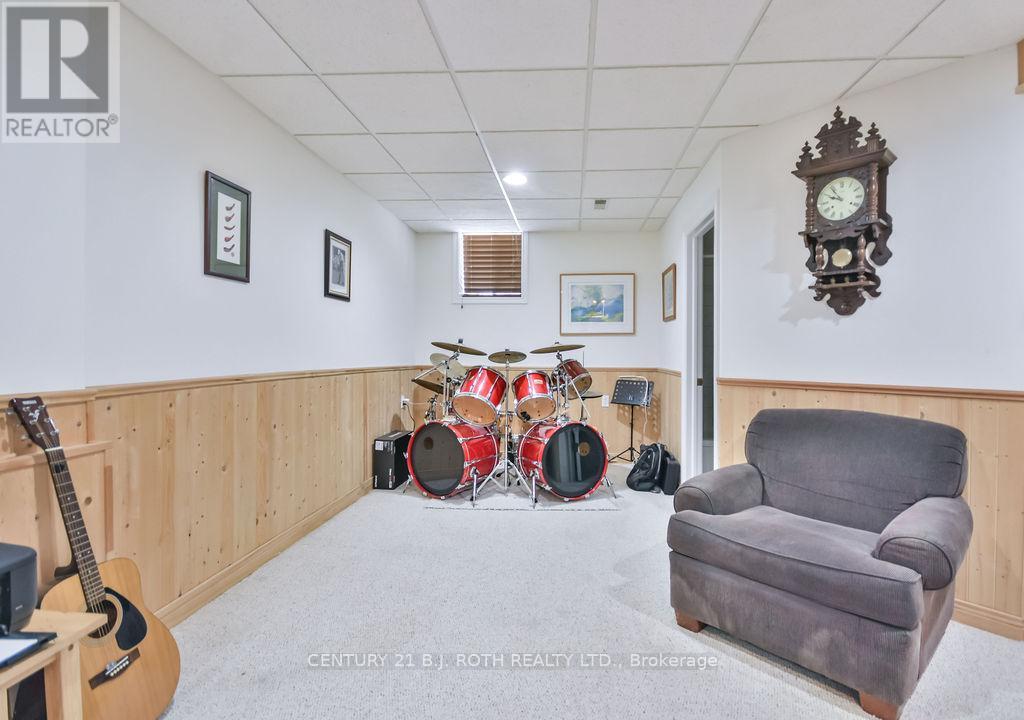 924 Vicrol Drive, Innisfil, Ontario L9S 1V4 - Photo 18 - N12557758