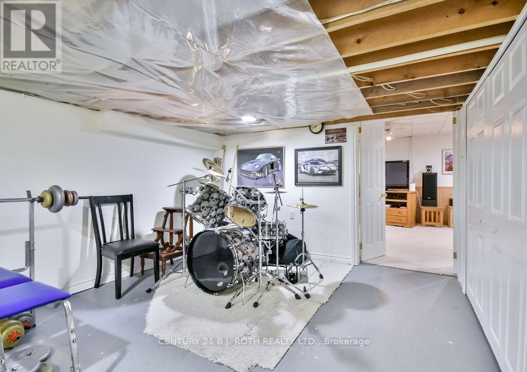 924 Vicrol Drive, Innisfil, Ontario L9S 1V4 - Photo 24 - N12557758