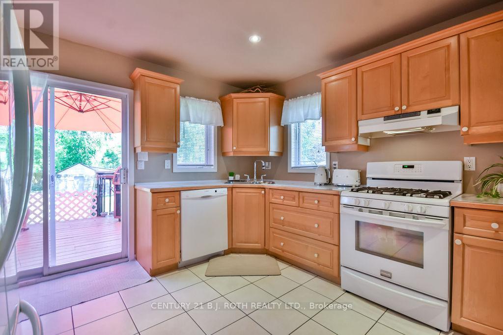 924 Vicrol Drive, Innisfil, Ontario L9S 1V4 - Photo 8 - N12557758