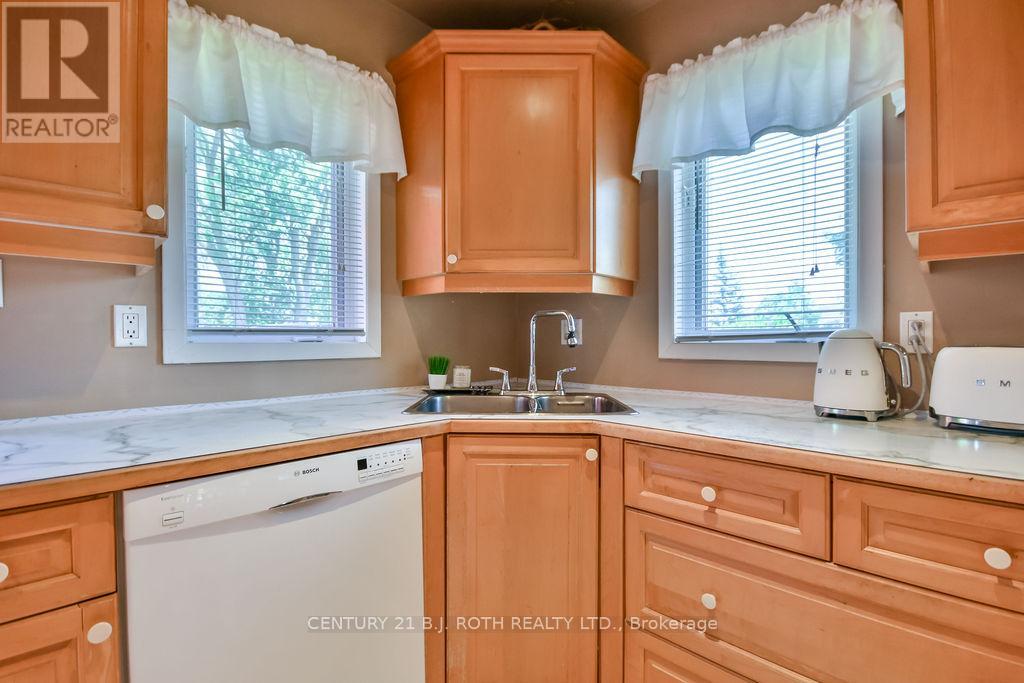 924 Vicrol Drive, Innisfil, Ontario L9S 1V4 - Photo 9 - N12557758