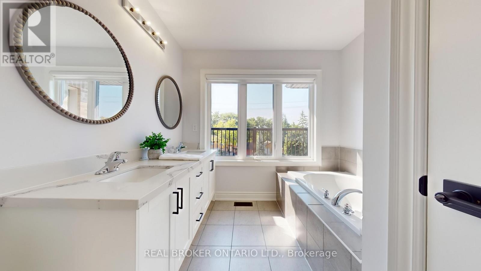 2 ALAN WILLIAMS TRAIL, Uxbridge, Ontario