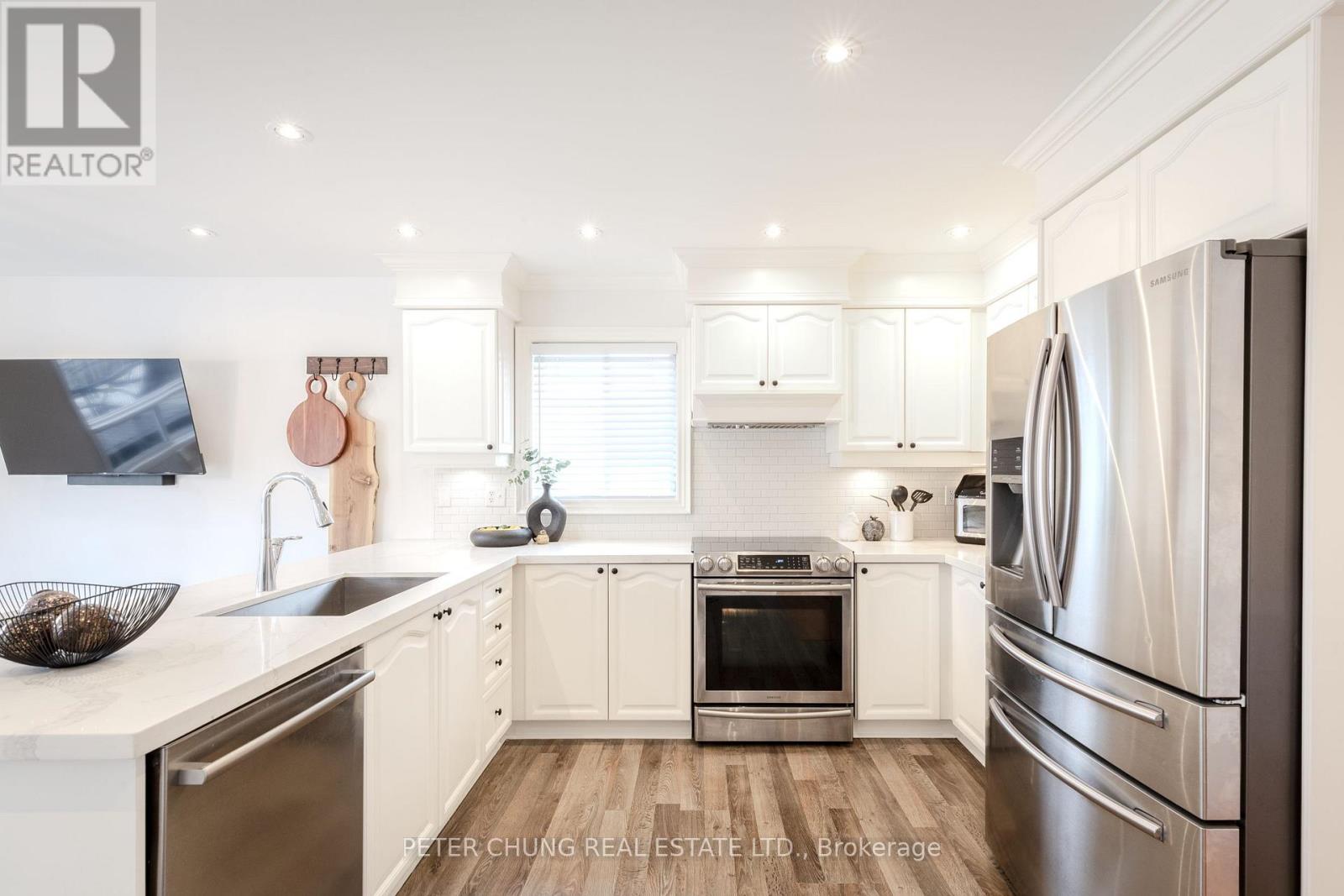 7 Veseli Court, Bradford West Gwillimbury, Ontario  L3Z 3C3 - Photo 8 - N12557802