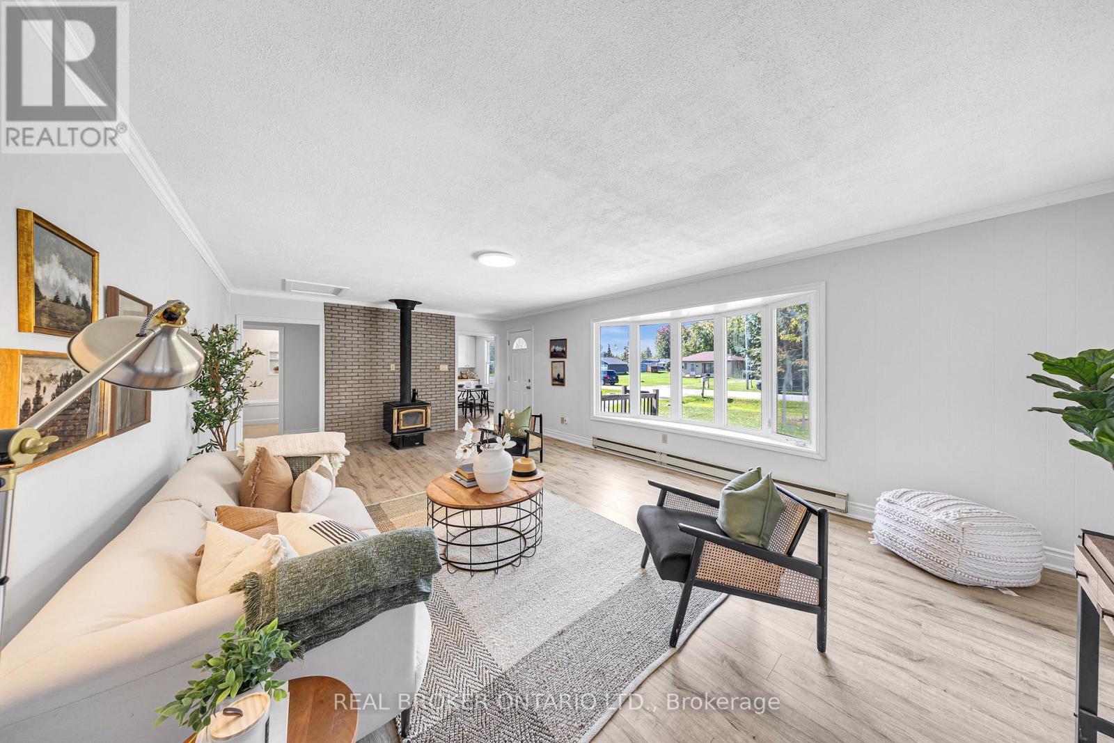 9 CENTRE ROAD, Georgina, Ontario