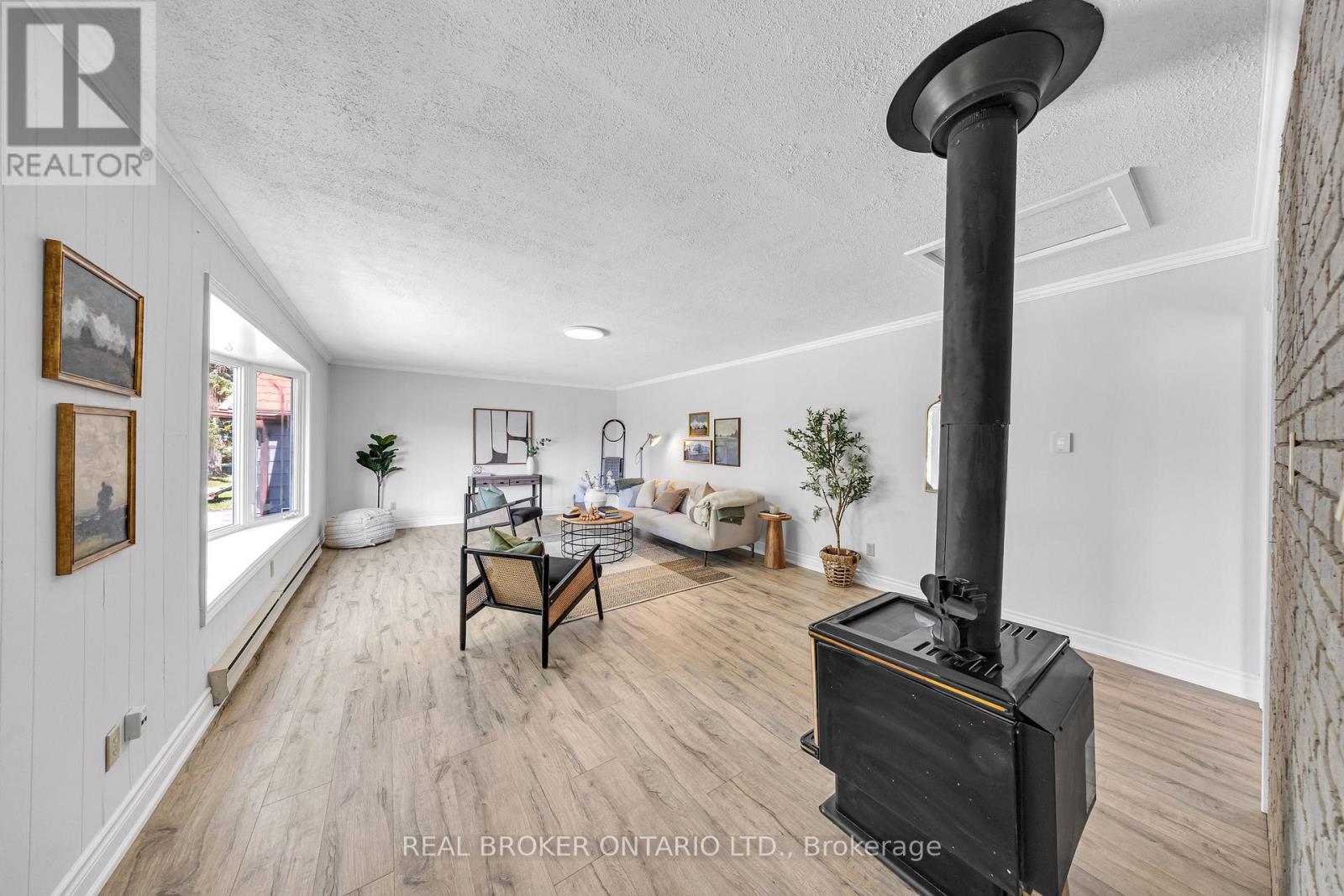 9 Centre Road, Georgina, Ontario L0E 1N0 - Photo 10 - N12557822