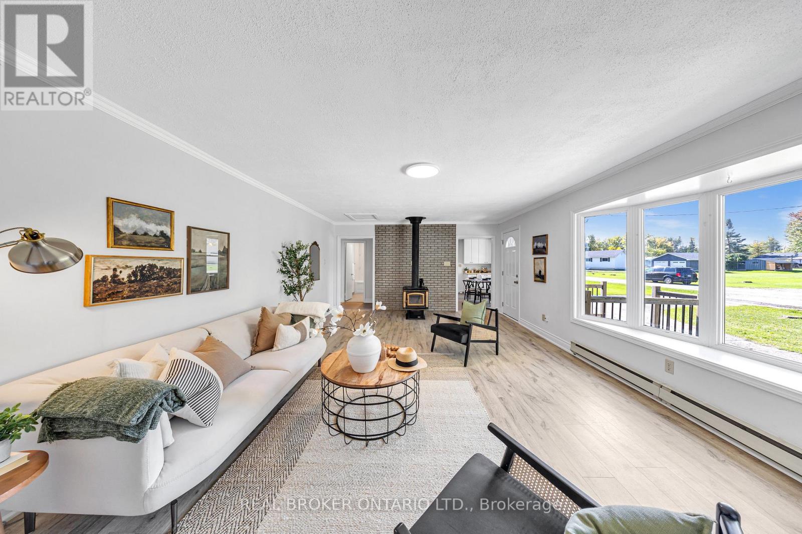 9 Centre Road, Georgina, Ontario L0E 1N0 - Photo 14 - N12557822