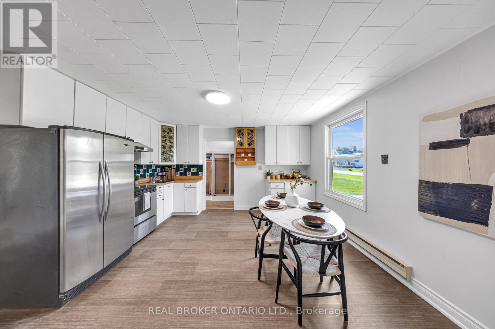 9 Centre Road, Georgina, Ontario L0E 1N0 - Photo 15 - N12557822