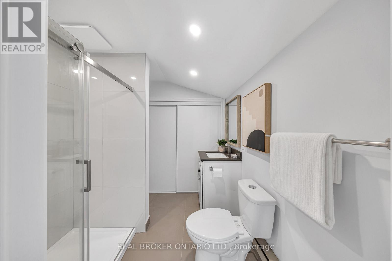 9 Centre Road, Georgina, Ontario L0E 1N0 - Photo 18 - N12557822