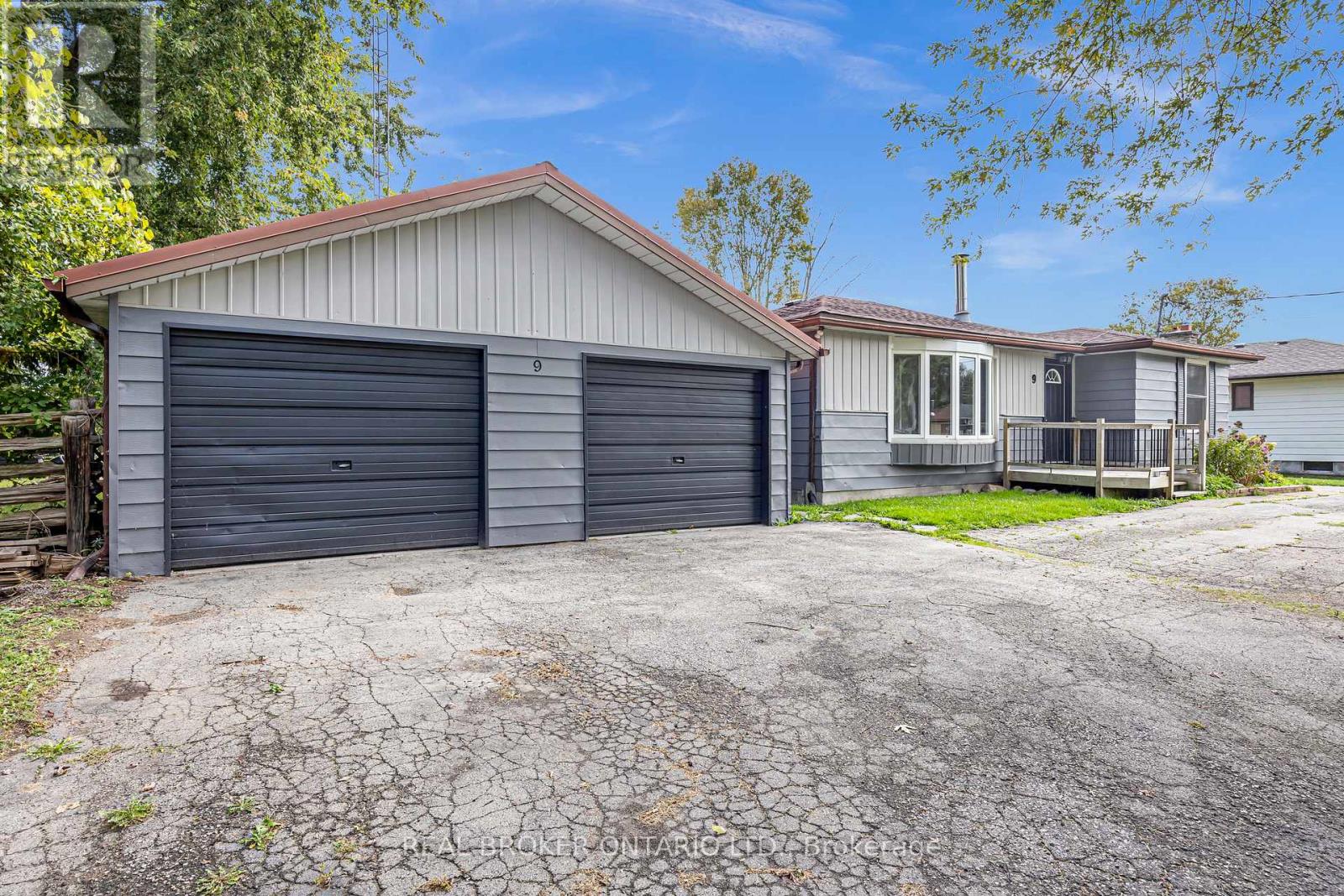 9 Centre Road, Georgina, Ontario L0E 1N0 - Photo 6 - N12557822