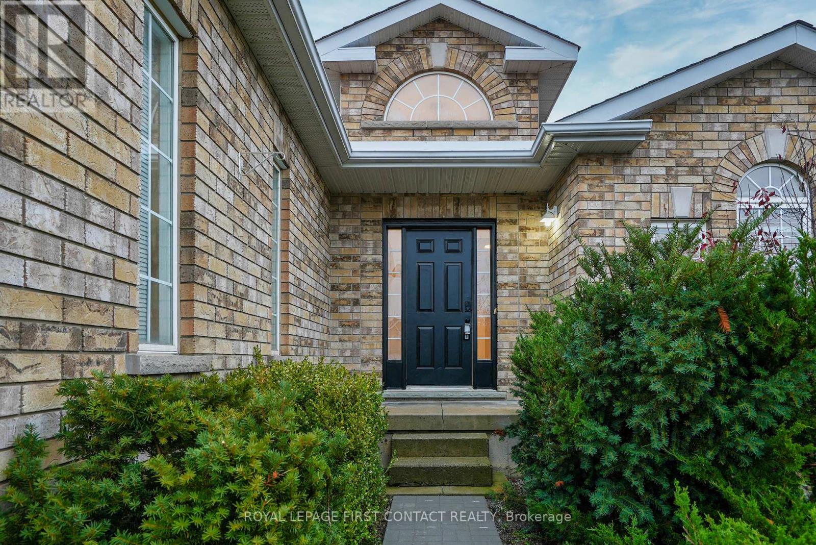 79 Sproule Drive, Barrie, Ontario  L4N 0X5 - Photo 3 - S12557828