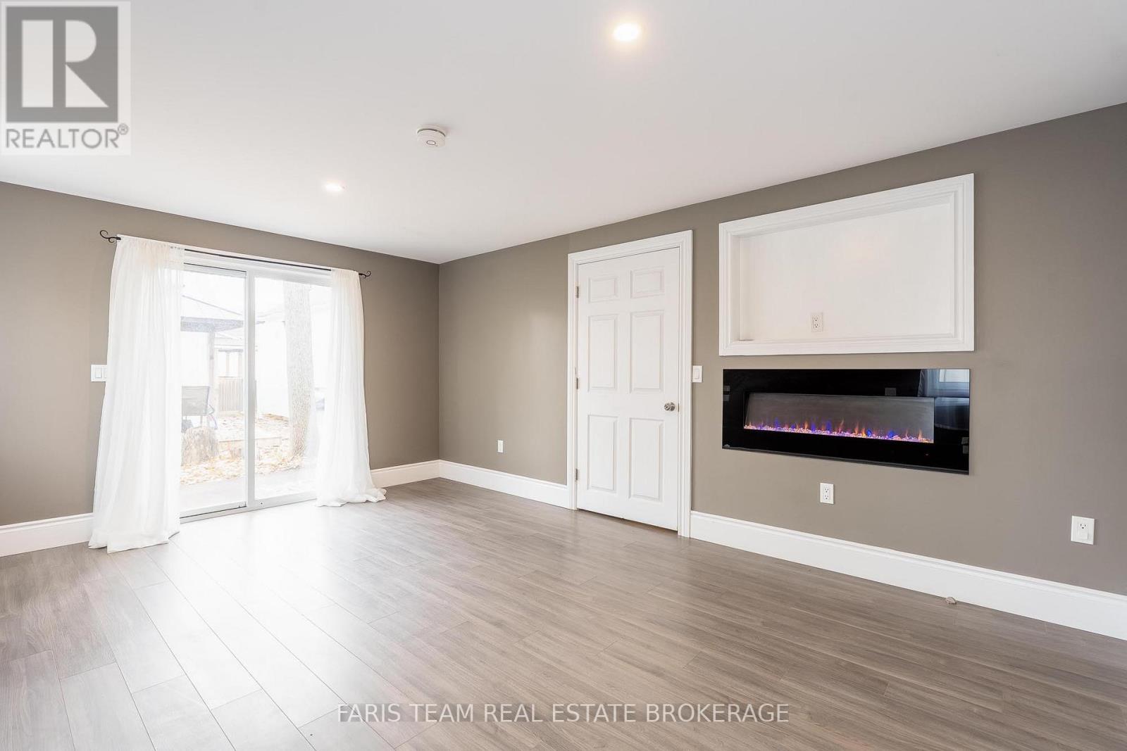 390 Gill Street, Orillia, Ontario  L3V 4K6 - Photo 11 - S12557852