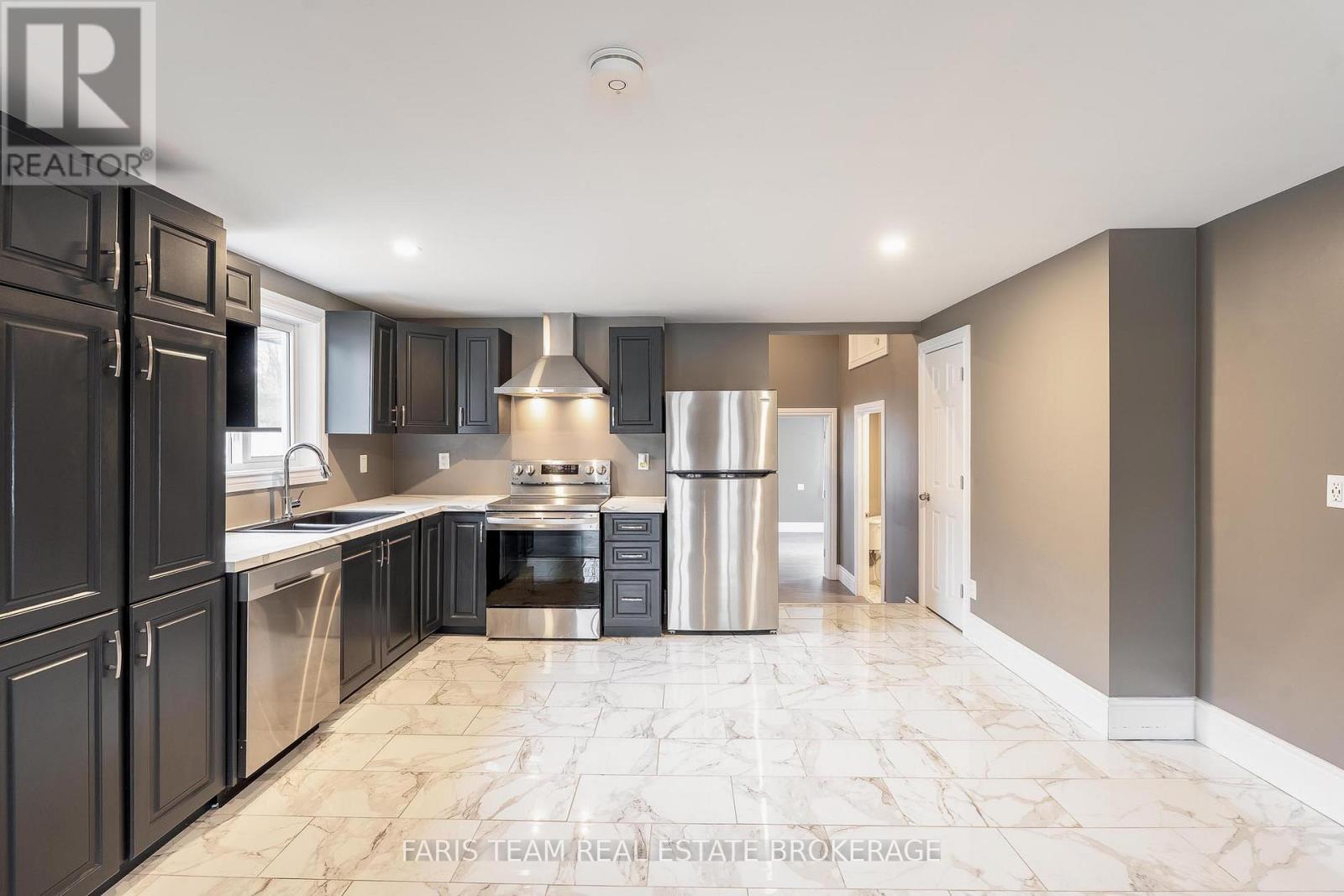 390 Gill Street, Orillia, Ontario  L3V 4K6 - Photo 3 - S12557852