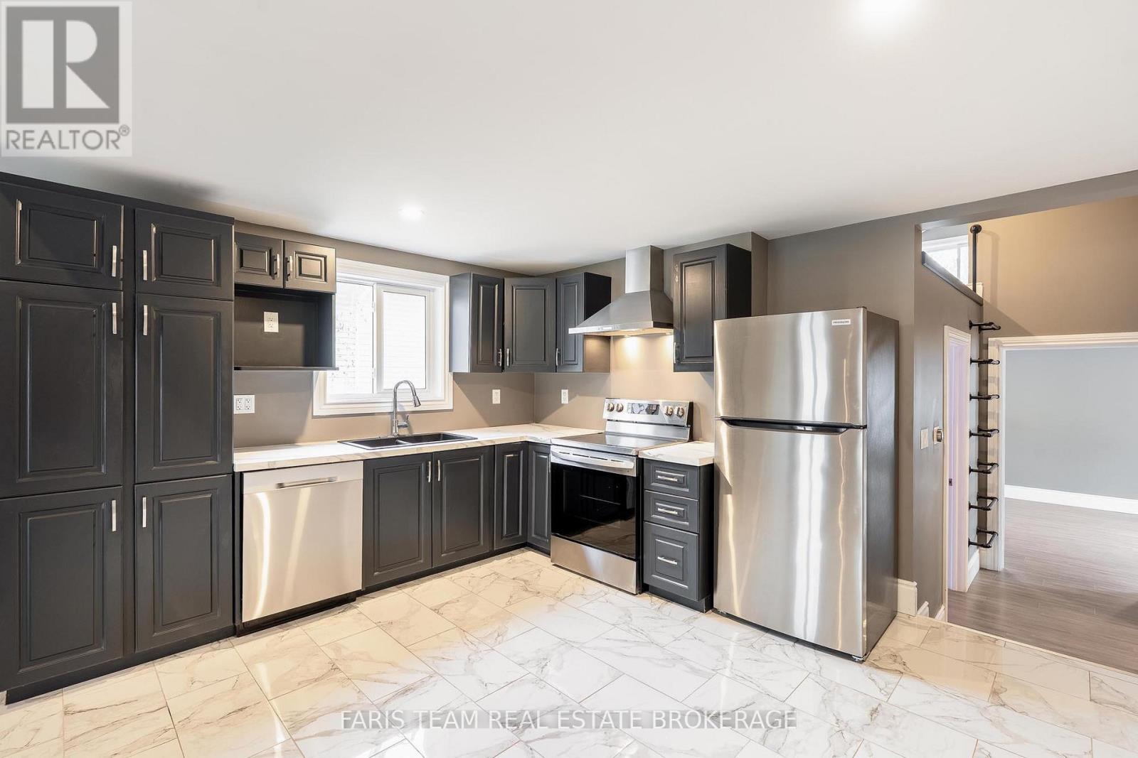 390 Gill Street, Orillia, Ontario  L3V 4K6 - Photo 4 - S12557852