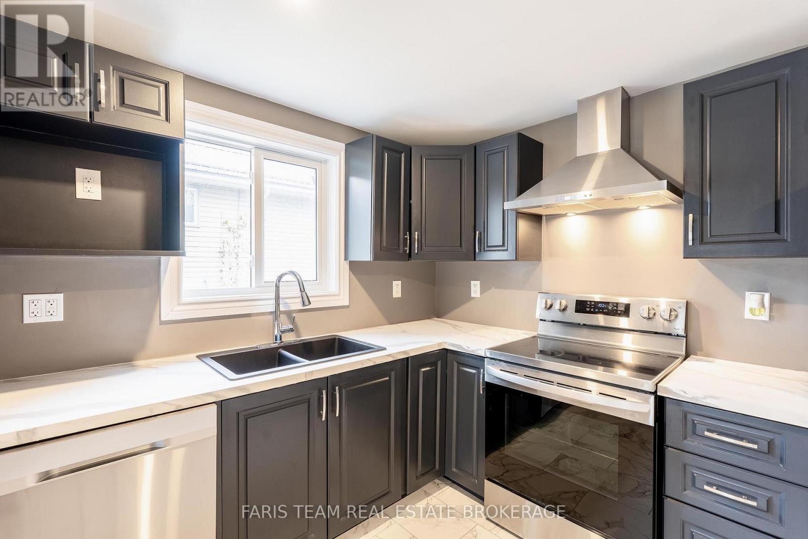 390 Gill Street, Orillia, Ontario  L3V 4K6 - Photo 5 - S12557852