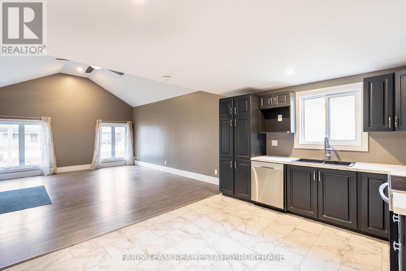 390 Gill Street, Orillia, Ontario  L3V 4K6 - Photo 6 - S12557852