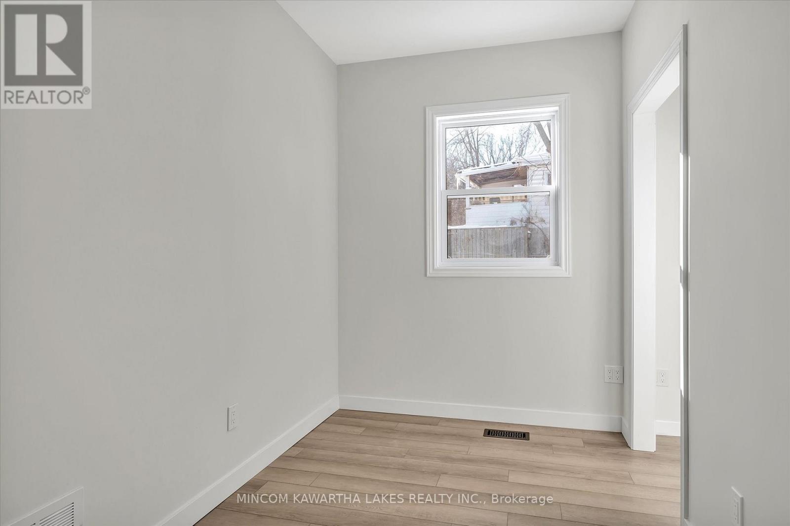 588 Wolfe Street, Peterborough, Ontario  K9J 2L8 - Photo 10 - X12558056