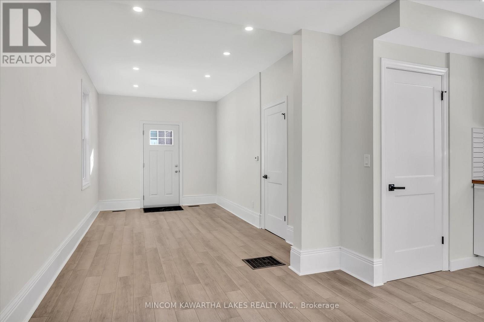 588 Wolfe Street, Peterborough, Ontario  K9J 2L8 - Photo 9 - X12558056