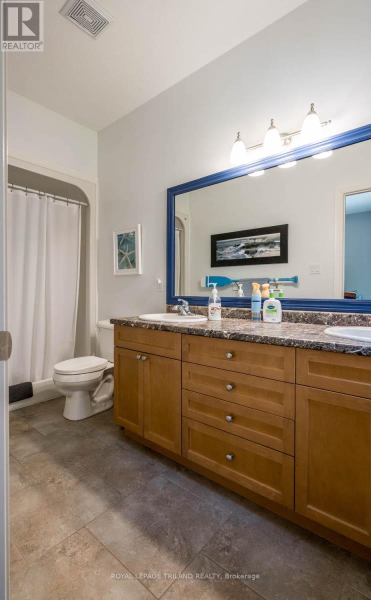 374 George Street, Central Elgin, Ontario N5L 1G4 - Photo 12 - X12557992